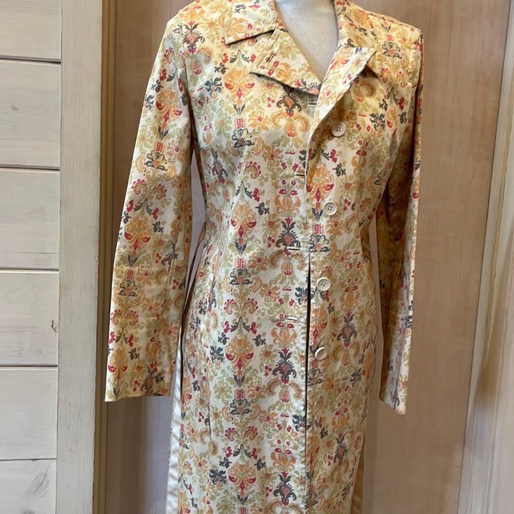 Fall rain coat 🧥 size 6